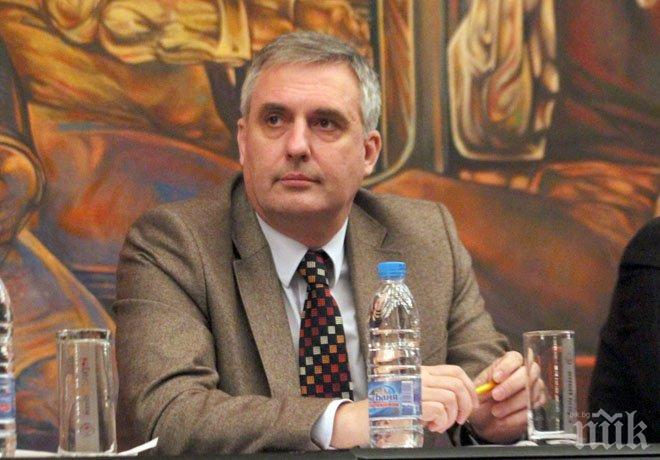 Ивайло Калфин: Пенсионните вноски може да растат с по половин процент годишно
