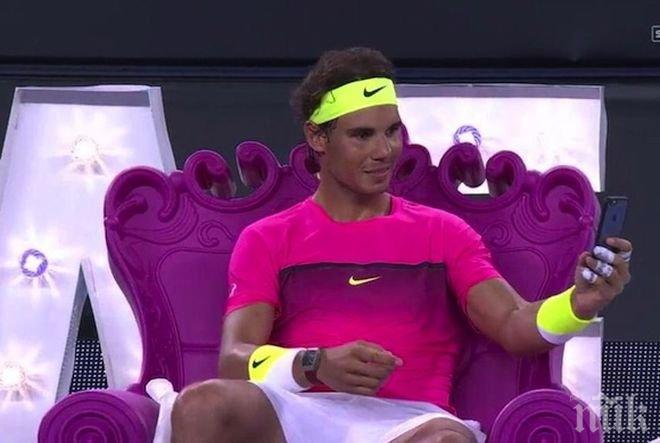 Надал като Тоти - направи си селфи на корта (видео)