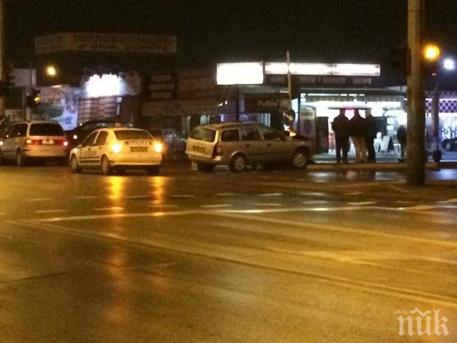 Кошмар на пътя! Кола с бясна скорост помете две ученички