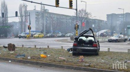 зрелищна катастрофа бмв разпиля насред булевард столицата снимки