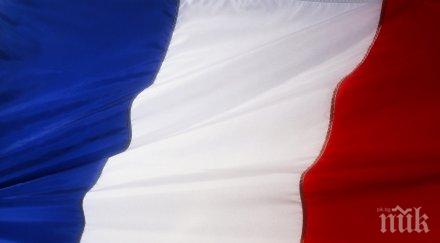 напрежението ескалира изгориха френското знаме афганистан