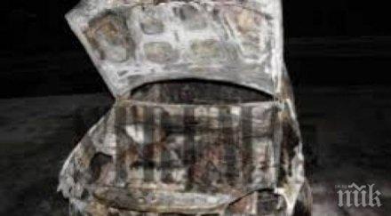 запаленият лек автомобил ауди струвал бона собственикът син театрален бос