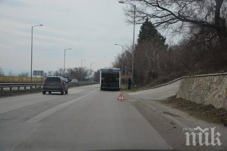 Огнен ад! Автобус пламна във Варна (снимки)