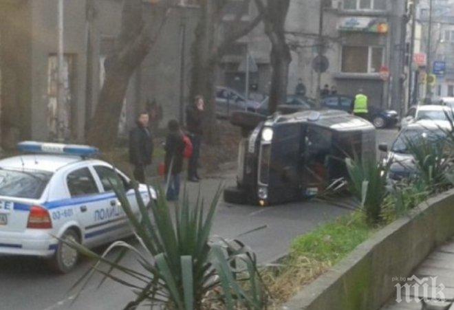 Катастрофа затапи улица Шипка във Варна (снимки)