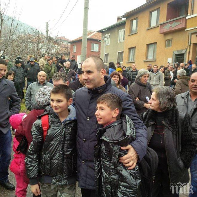 Цветан Цветанов уважи Деня на мъжеството в Перущица (снимки)