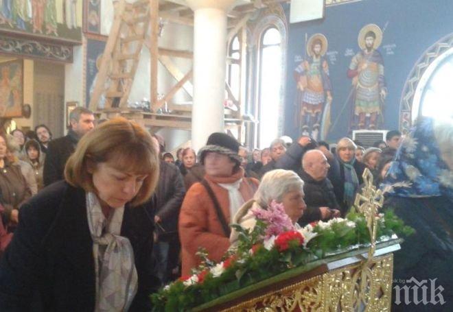 Фандъкова присъства на храмовия празник на църквата „св. Атанасий Велики” в кв. Горни Лозен
