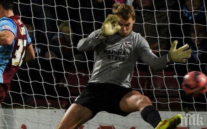 Карък! Двама вратари на Скънторп счупиха ръце в един мач