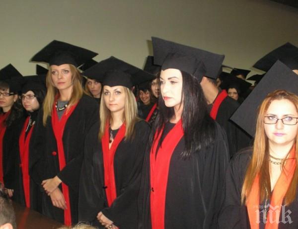 Местата в университетите с 11 000 повече от зрелостниците