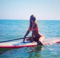 Красавица в плуването зарадва феновете си с горещи кадри от плажа (снимки и видео)