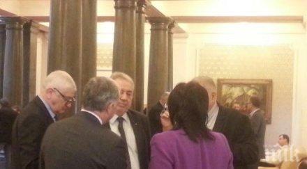 ексклузивно пик засече изненадваща совалка бсп хората първанов корнелия кънев професор главните роли снимки