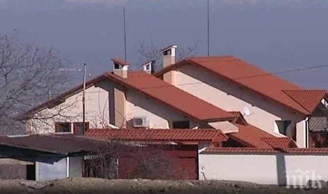 Вижте в какъв разкош се шири кметът на Пазарджик