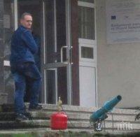 Плашат гарги с газово оръдие (снимка)