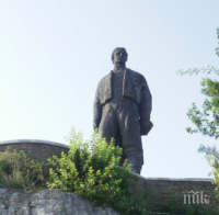 Реставрират паметника на Васил Левски в Ловеч