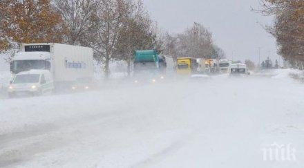 зимата завръща уикенда температурите падат градуса очакват дъжд сняг