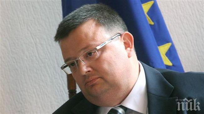 Цацаров подхваща търновска дискотека за побой над клиент