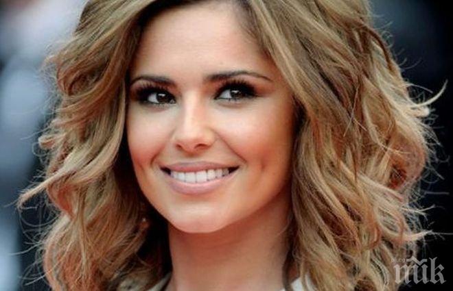 Черил Коул ще става майка
