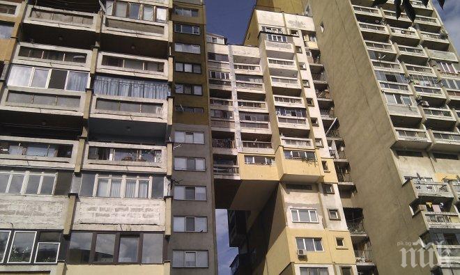 Санират луксозни сгради, отказват обновяване на разпадащи се панелки