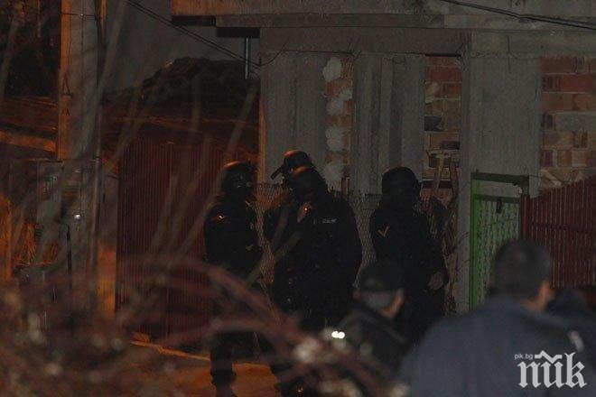 Драмата в Горна баня приключи, стрелецът изнесен на носилка 