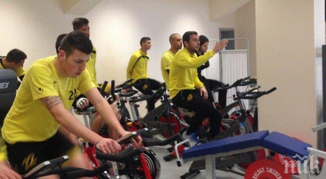 Ботев тренира в зала заради лошото време