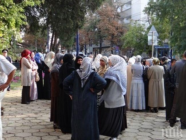 Мълчалив протест срещу радикалния ислям преди процеса срещу имамите в Пловдив