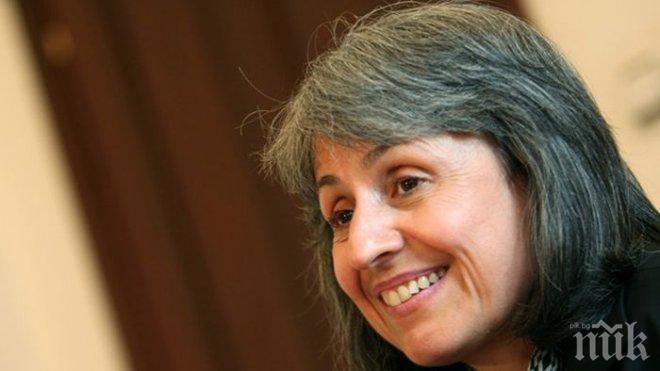 Попова: Социална политика не се прави с раздаване на пари на калпак