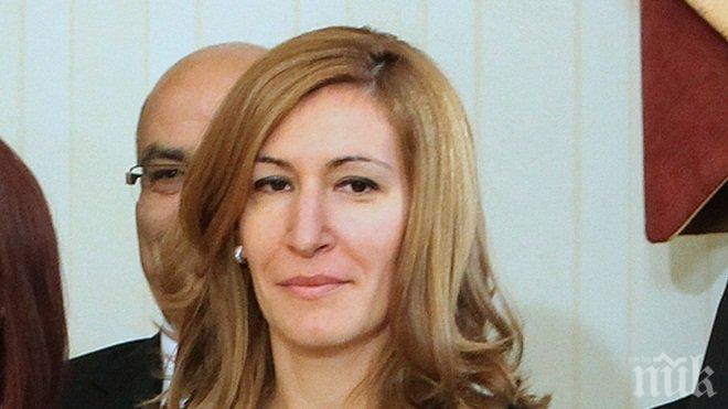Министър Ангелкова: 61% от българите са готови да почиват в страната