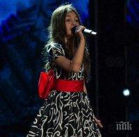 Крисия затрупана с ангажименти - не може да смогне! Отряза дизайнерката, която направи роклята й за 