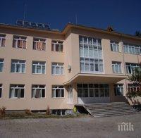 Проверяват багажа в училища и детски градини