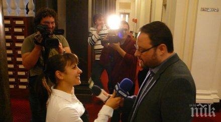 пик невиждан панаир десислав чуколов журналистка скат взеха взаимно интервю парламента снимки