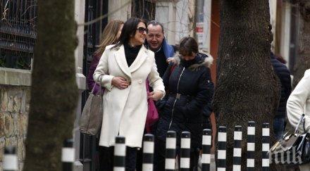 вижте шефката америка българия бяга антилопа телевизионен екип гузна раздадените милиони капитал видео