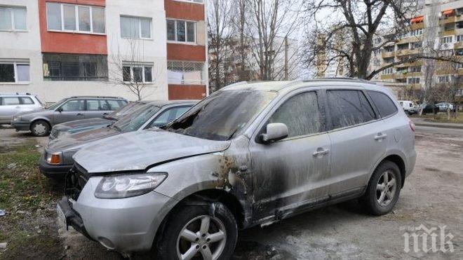 Подпалиха джип в столицата