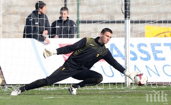 Ботев продава Стаховяк в Русия

