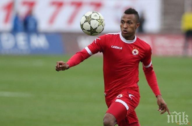 Бешикташ и ЦСКА се разминават за Тони Силва

