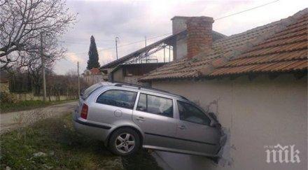 жесток екшън бивша активистка сдс вряза колата къща елза кацнала направо спалнята