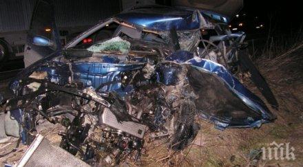 eксклузивно касапница шумен ранени жестока катастрофа лекари вадят натрошени тела размазаните коли