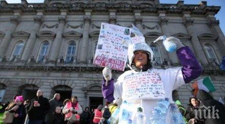 хиляди протестираха ирландия спират безплатната вода