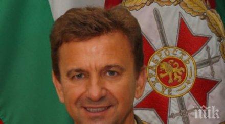 стотици изпратиха зам началника отбраната ген нейко ненов