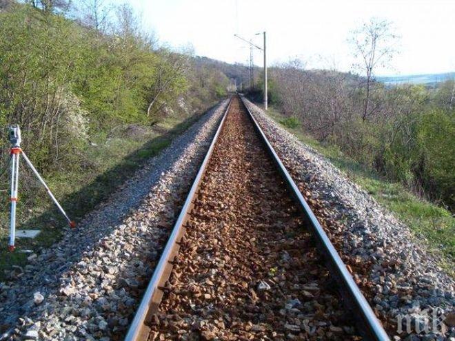 Ужас! Пътническият влак София – Карлово е дерайлирал край гара Стряма