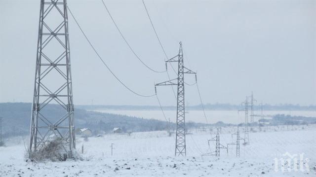 Силният вятър създава проблеми със захранването в Бургас