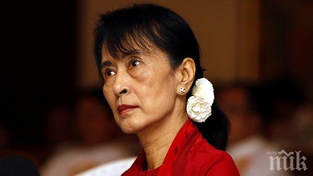 Обявяват търг за портата от къщата на Аун Сан Су Чи