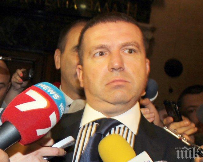 Адв. Менков: Дупка в КТБ няма! Шефът на ВАС да назначи съдебния състав пред журналисти
