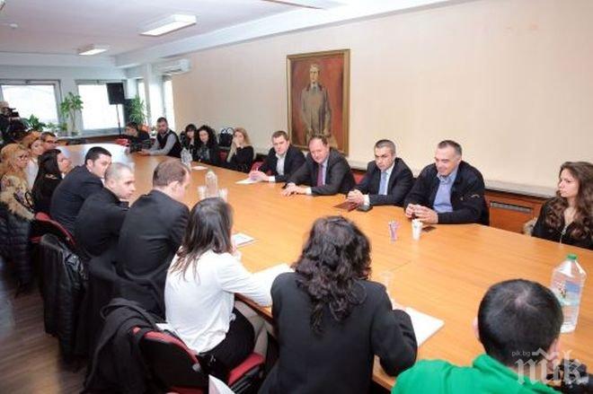 Младите социалисти към Миков: Искаме собствен телевизионен канал