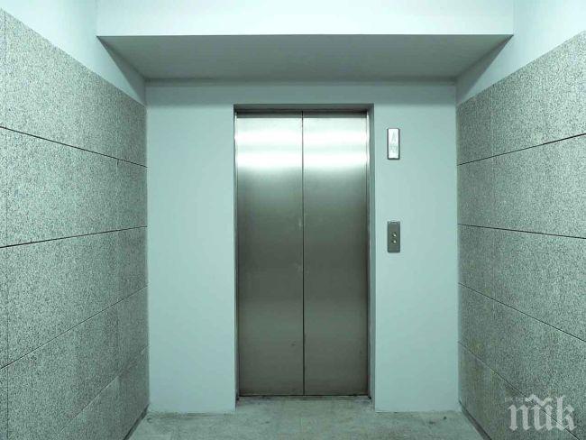 Подменят двата асансьора в сградата на община Разград с нови