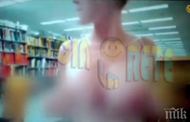 Шок! Студентка взриви интернет - снима се да мастурбира в библиотека и пусна порното онлайн (видео)