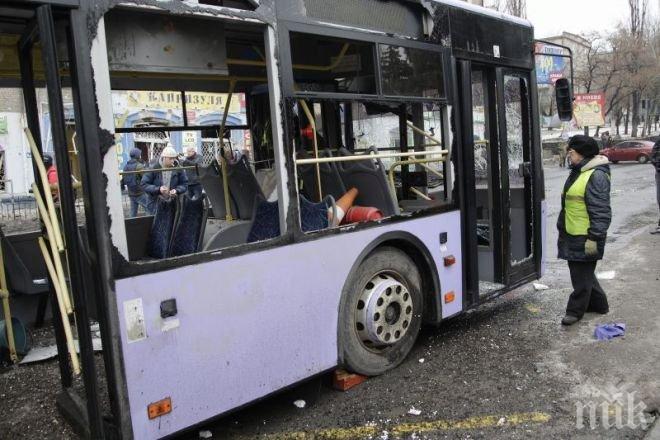 Петима загинаха при артилерийски обстрел над тролейбус в Донецк