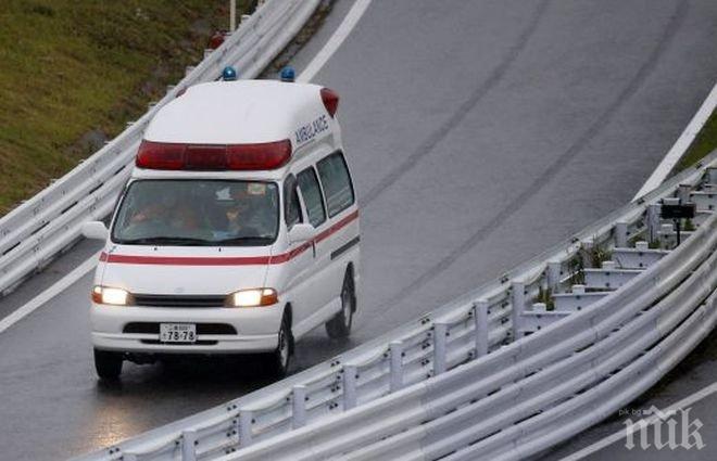 Камион заля със смола 33 автомобила, осем души са в болница 