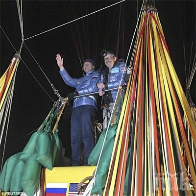 Двама пилоти прелетяха Тихия океан с балон