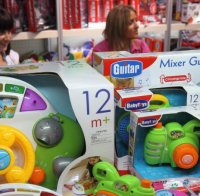 Опасни играчки заливат пазара за Коледа