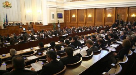парламентът приема изборния кодекс тъмно