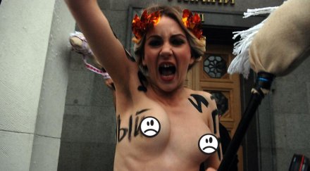 голи активистки щурмуват парламента киев снимки видео